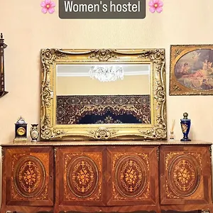 https://only-flowers.alltbilisihotels.com
